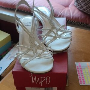 Impo stretch sandals white size 10M